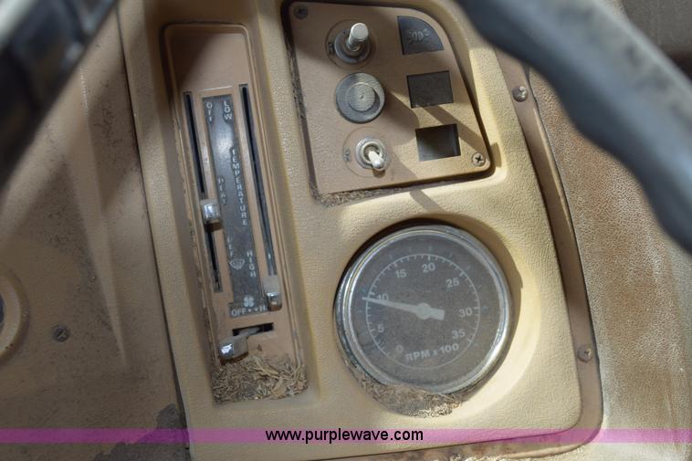 image for item E6185 1983 Ford 880 dump truck