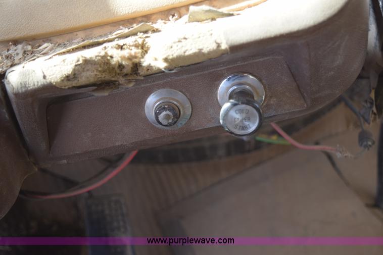 image for item E6185 1983 Ford 880 dump truck