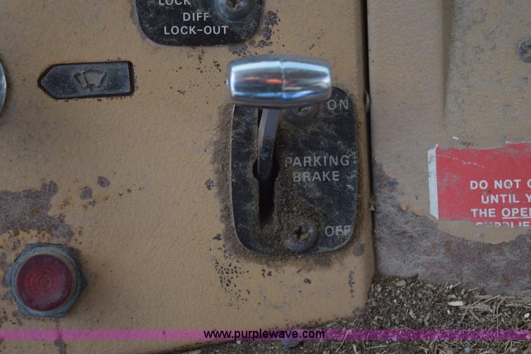 image for item E6185 1983 Ford 880 dump truck