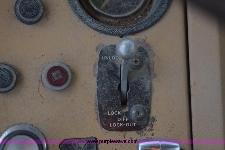 image for item E6185 1983 Ford 880 dump truck