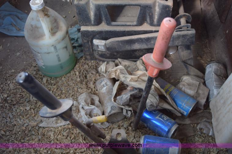 image for item E6185 1983 Ford 880 dump truck