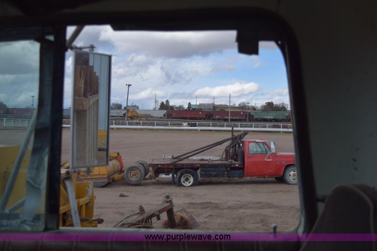 image for item E6185 1983 Ford 880 dump truck