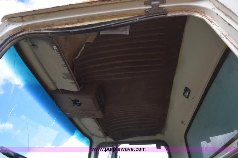 image for item E6185 1983 Ford 880 dump truck