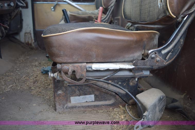 image for item E6185 1983 Ford 880 dump truck