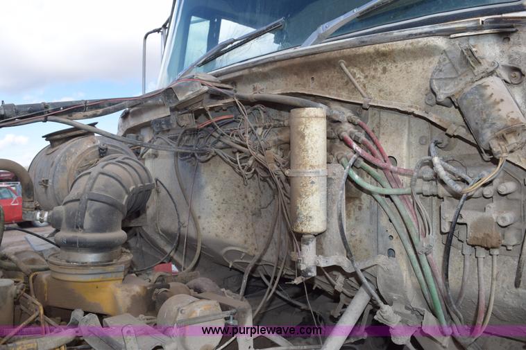 image for item E6185 1983 Ford 880 dump truck