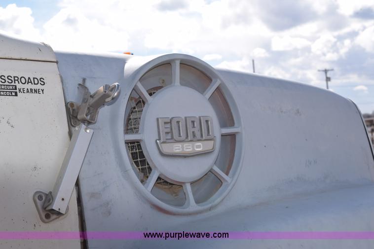 image for item E6185 1983 Ford 880 dump truck