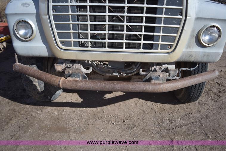 image for item E6185 1983 Ford 880 dump truck