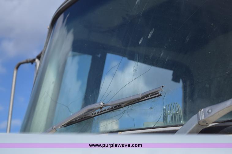 image for item E6185 1983 Ford 880 dump truck