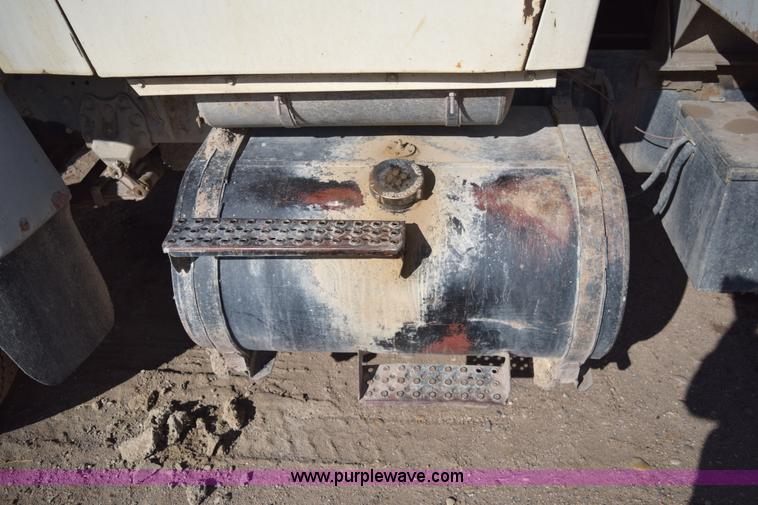 image for item E6185 1983 Ford 880 dump truck