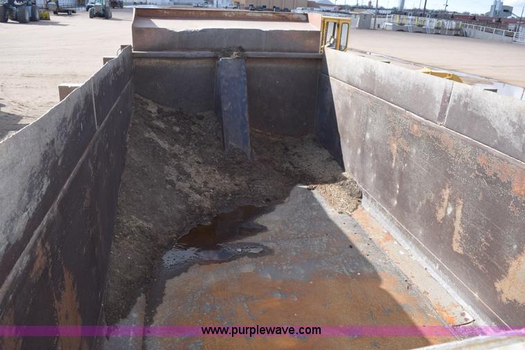 image for item E6185 1983 Ford 880 dump truck