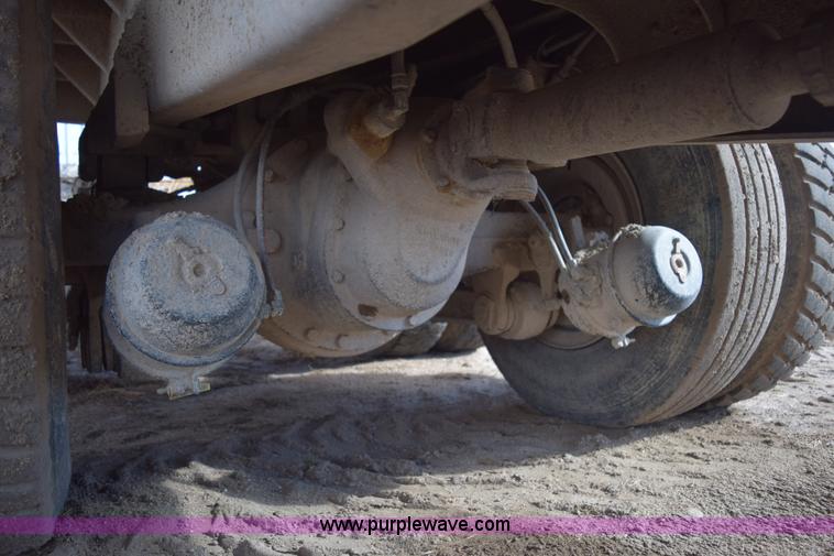 image for item E6185 1983 Ford 880 dump truck