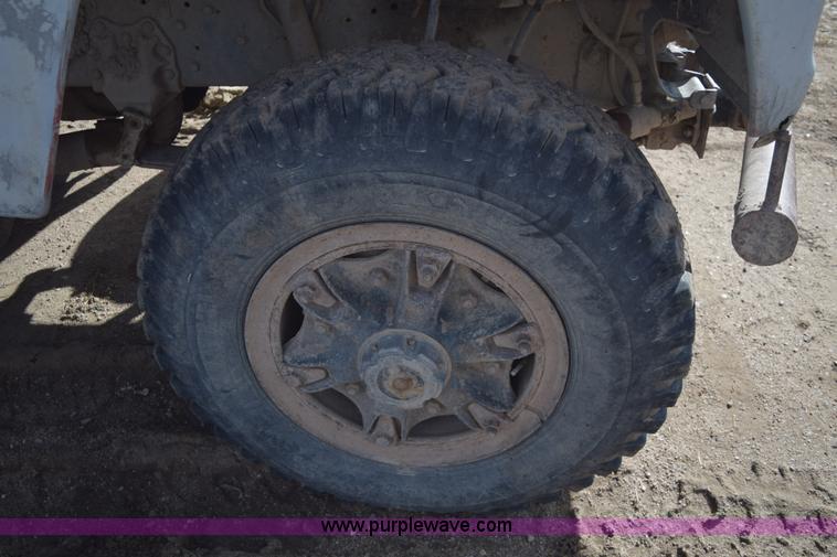 image for item E6185 1983 Ford 880 dump truck