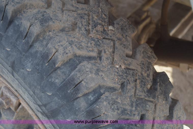 image for item E6185 1983 Ford 880 dump truck