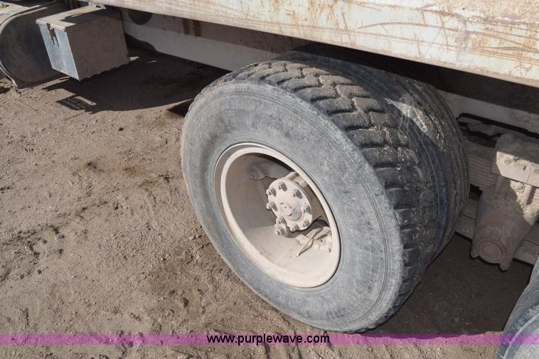 image for item E6185 1983 Ford 880 dump truck