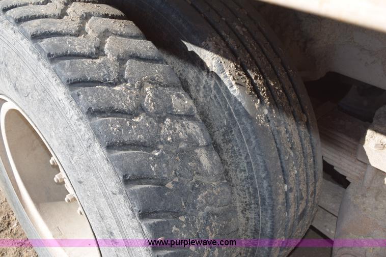 image for item E6185 1983 Ford 880 dump truck