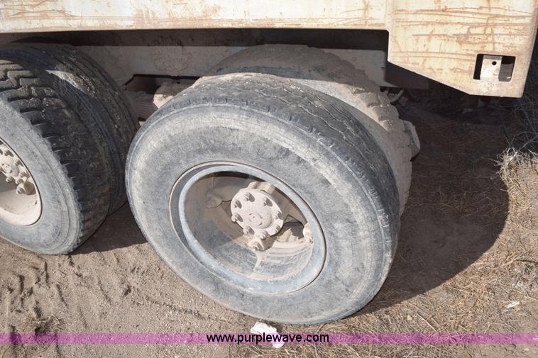 image for item E6185 1983 Ford 880 dump truck