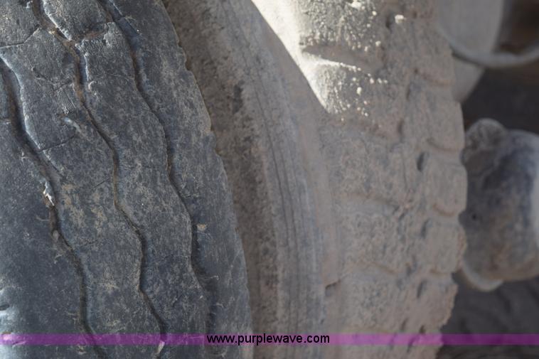 image for item E6185 1983 Ford 880 dump truck