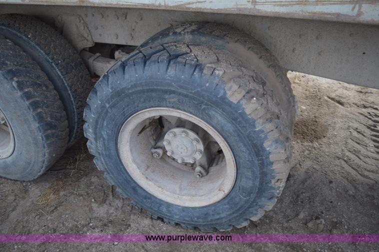 image for item E6185 1983 Ford 880 dump truck