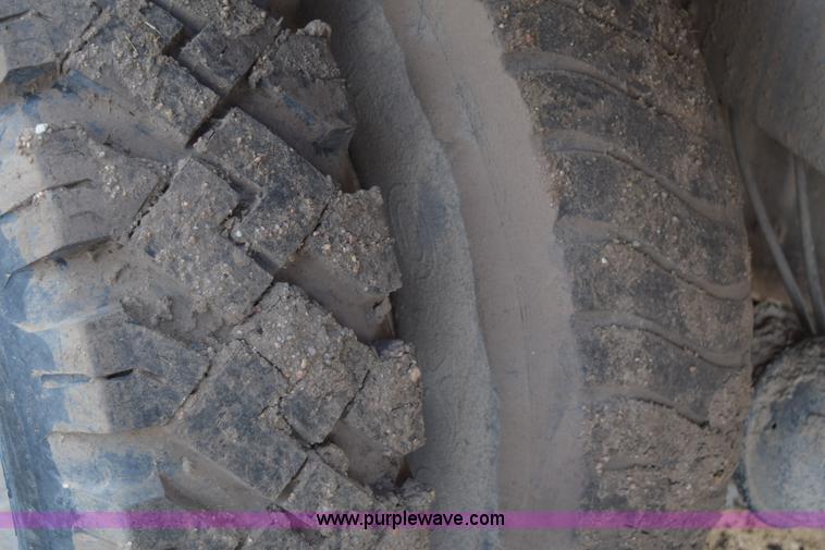 image for item E6185 1983 Ford 880 dump truck