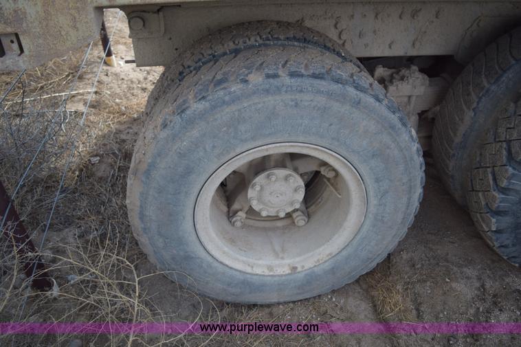 image for item E6185 1983 Ford 880 dump truck