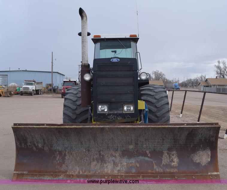 image for item E6189 1991 Ford 876 Versatile Designation 6 4WD tractor