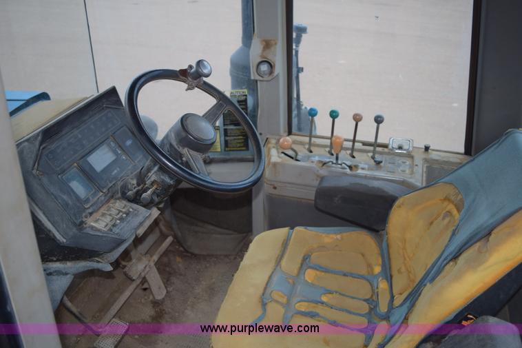 image for item E6189 1991 Ford 876 Versatile Designation 6 4WD tractor