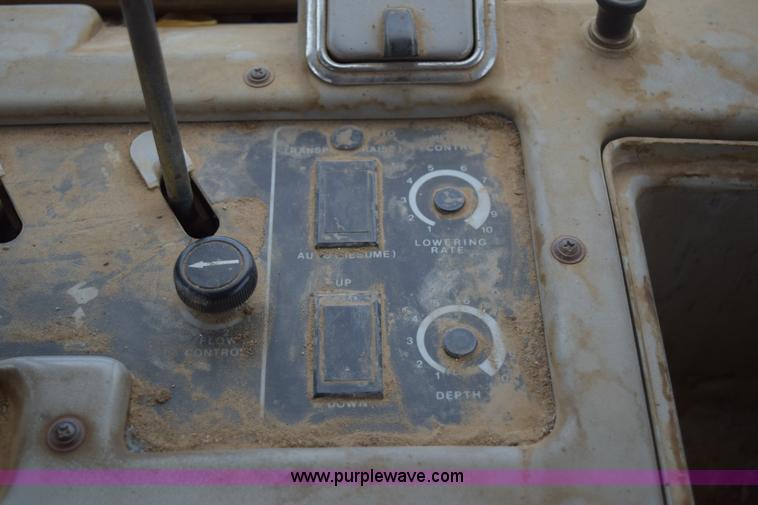 image for item E6189 1991 Ford 876 Versatile Designation 6 4WD tractor