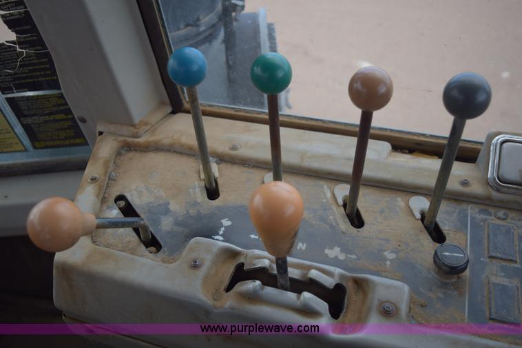 image for item E6189 1991 Ford 876 Versatile Designation 6 4WD tractor