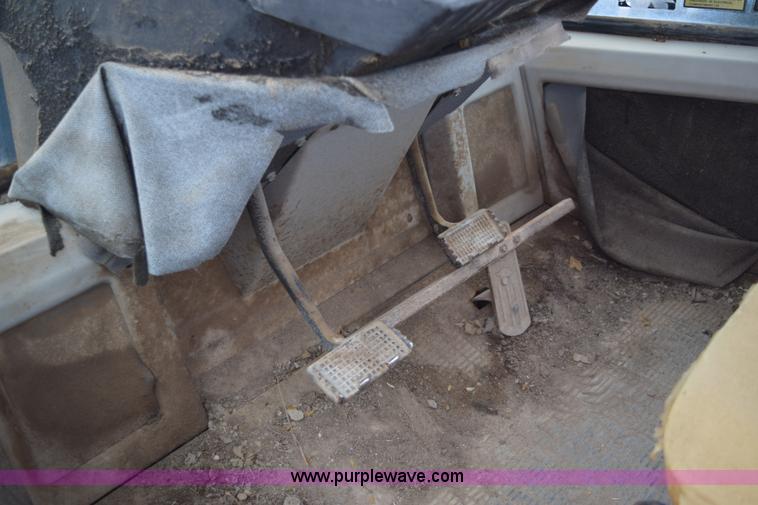 image for item E6189 1991 Ford 876 Versatile Designation 6 4WD tractor