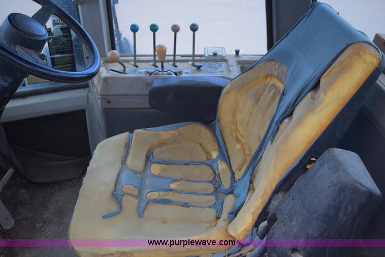 image for item E6189 1991 Ford 876 Versatile Designation 6 4WD tractor