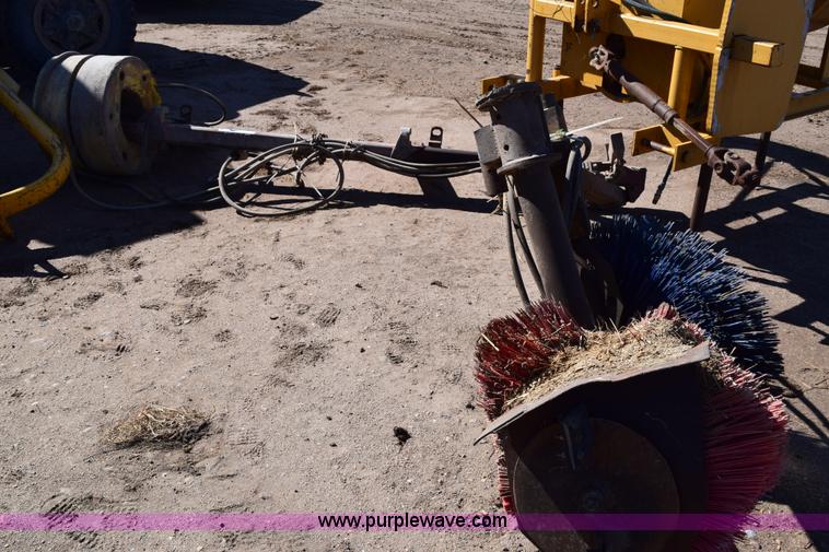 image for item E6190 Bunk sweeper