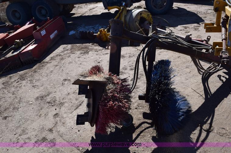 image for item E6190 Bunk sweeper