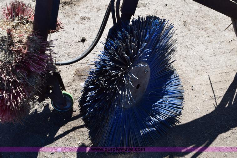 image for item E6190 Bunk sweeper