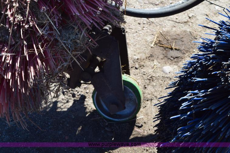 image for item E6190 Bunk sweeper