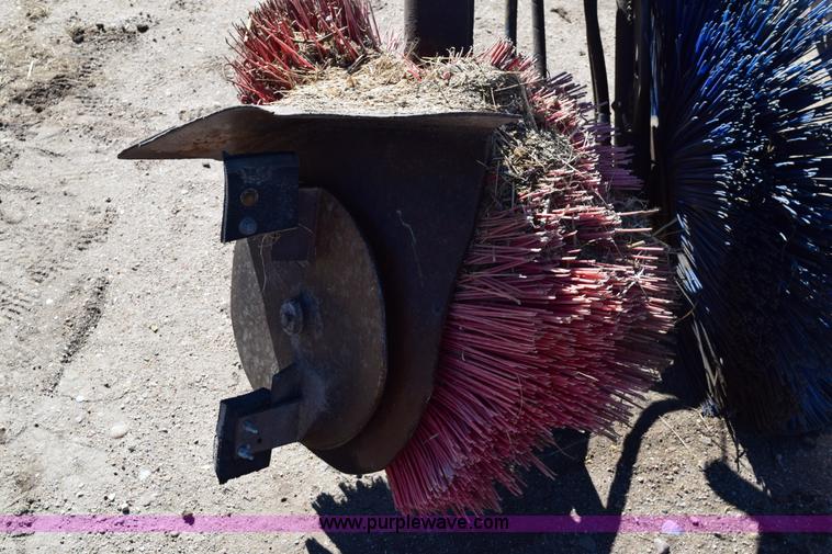 image for item E6190 Bunk sweeper