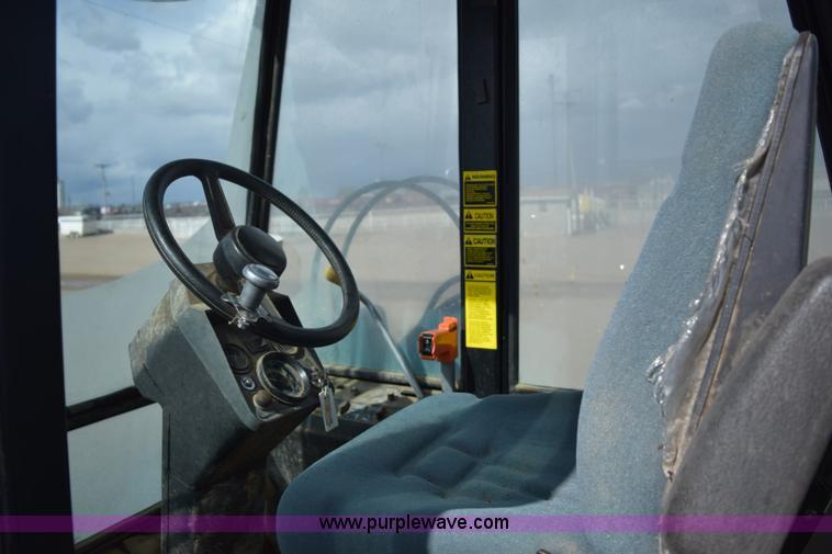 image for item E6193 1992 Versatile 9030 4WD tractor