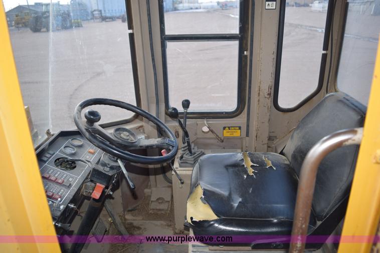 image for item E6194 1995 John Deere 244E wheel loader