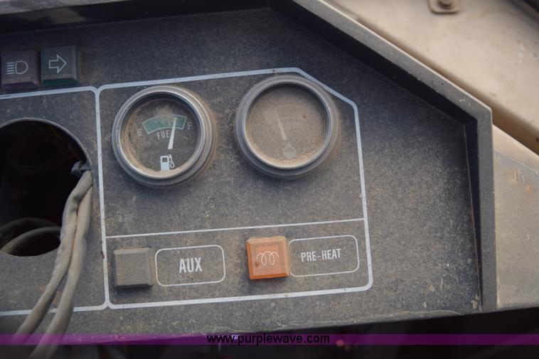 image for item E6194 1995 John Deere 244E wheel loader