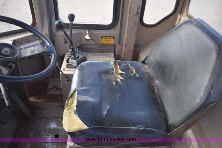 image for item E6194 1995 John Deere 244E wheel loader