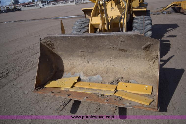 image for item E6194 1995 John Deere 244E wheel loader