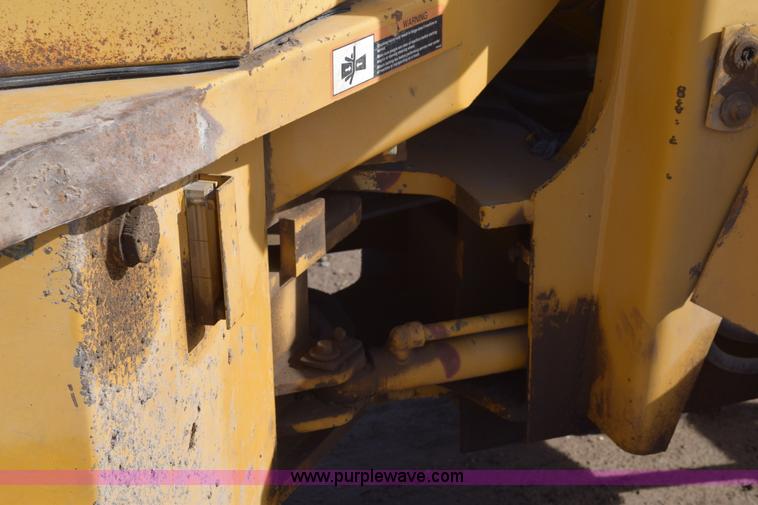 image for item E6194 1995 John Deere 244E wheel loader