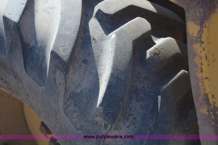 image for item E6194 1995 John Deere 244E wheel loader