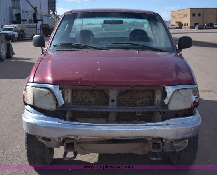 image for item E6197 2002 Ford F150 pickup truck