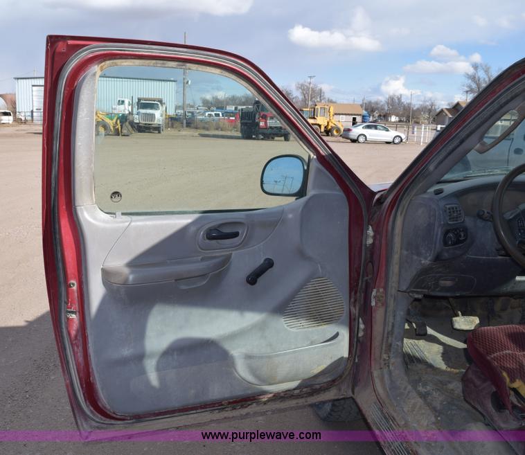 image for item E6197 2002 Ford F150 pickup truck