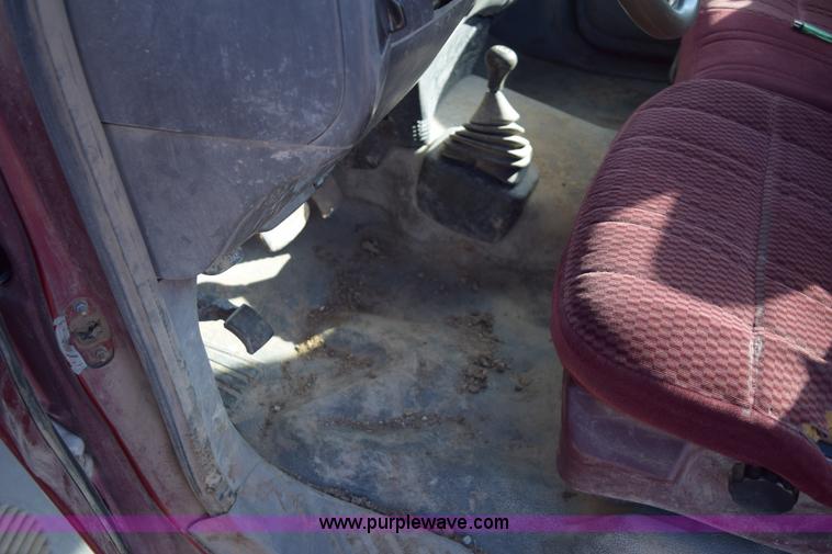 image for item E6197 2002 Ford F150 pickup truck