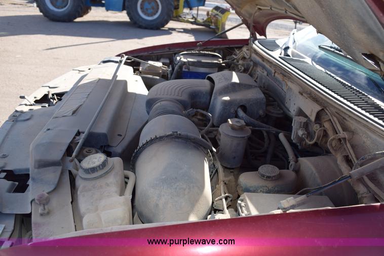 image for item E6197 2002 Ford F150 pickup truck