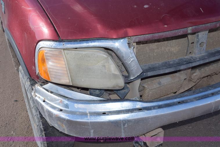 image for item E6197 2002 Ford F150 pickup truck