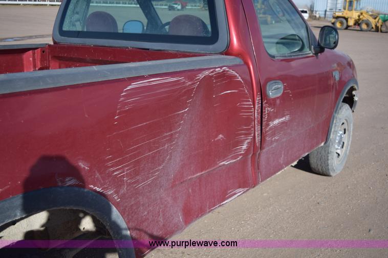 image for item E6197 2002 Ford F150 pickup truck