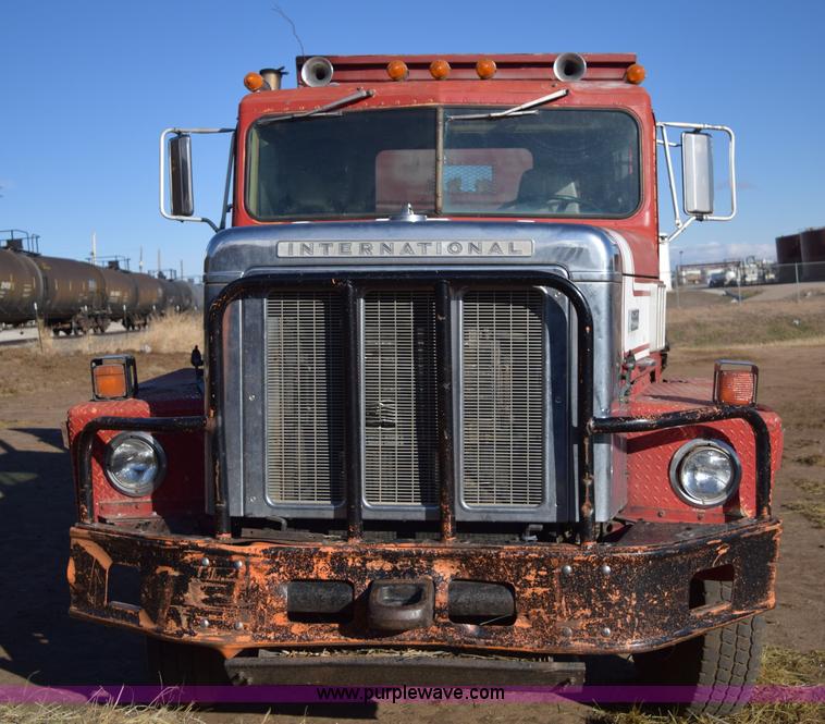 image for item E6198 1986 International Paystar 5000 spreader truck