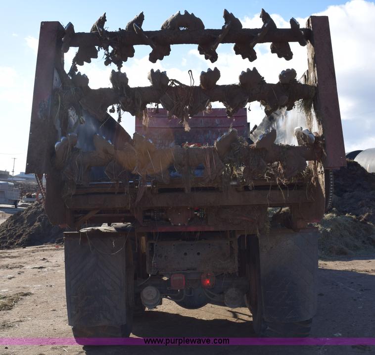 image for item E6198 1986 International Paystar 5000 spreader truck